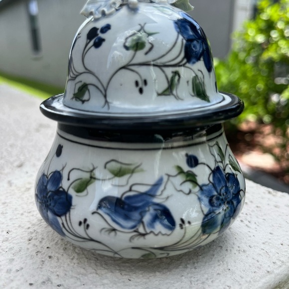 Hand Painted Blue Floral Ceramic Jam Jar with Strawberry Lid – Vintage 1997 - Picture 9 of 15